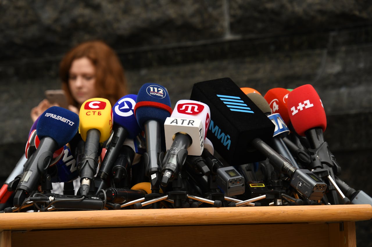 Journalism is evolving, with digital tools, data management, and artificial intelligence creating career opportunities beyond the traditional reporting roles.